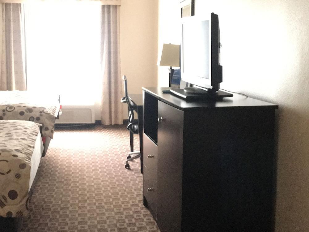 Red Roof Inn & Suites Лонгвю Екстериор снимка