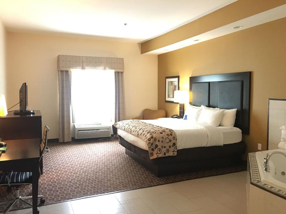 Red Roof Inn & Suites Лонгвю Екстериор снимка