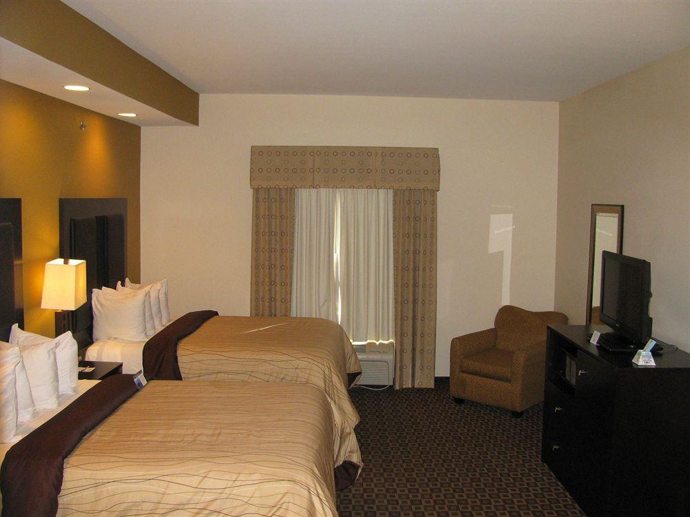 Red Roof Inn & Suites Лонгвю Екстериор снимка