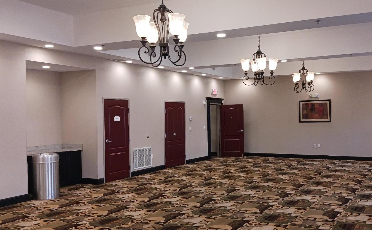 Red Roof Inn & Suites Лонгвю Екстериор снимка