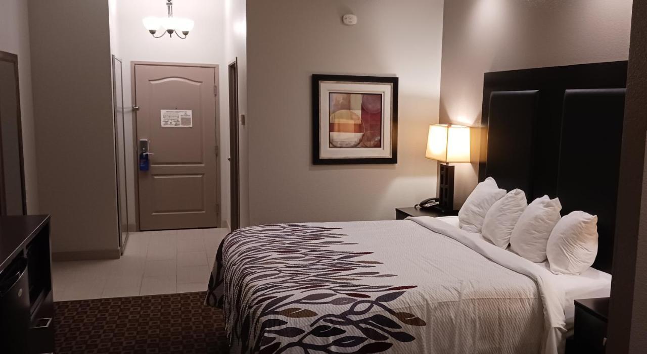 Red Roof Inn & Suites Лонгвю Екстериор снимка