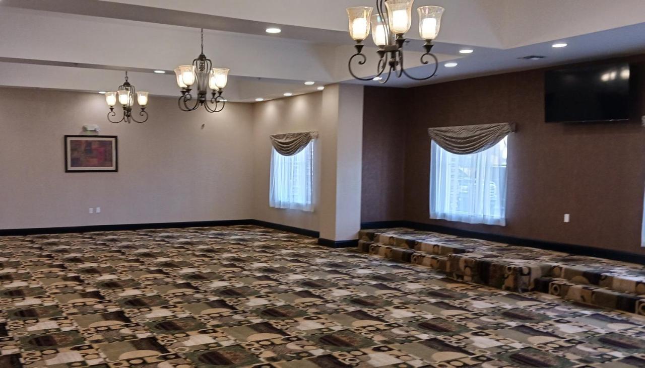 Red Roof Inn & Suites Лонгвю Екстериор снимка