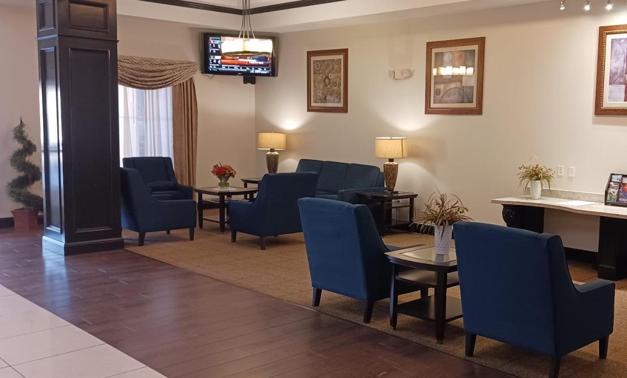 Red Roof Inn & Suites Лонгвю Екстериор снимка