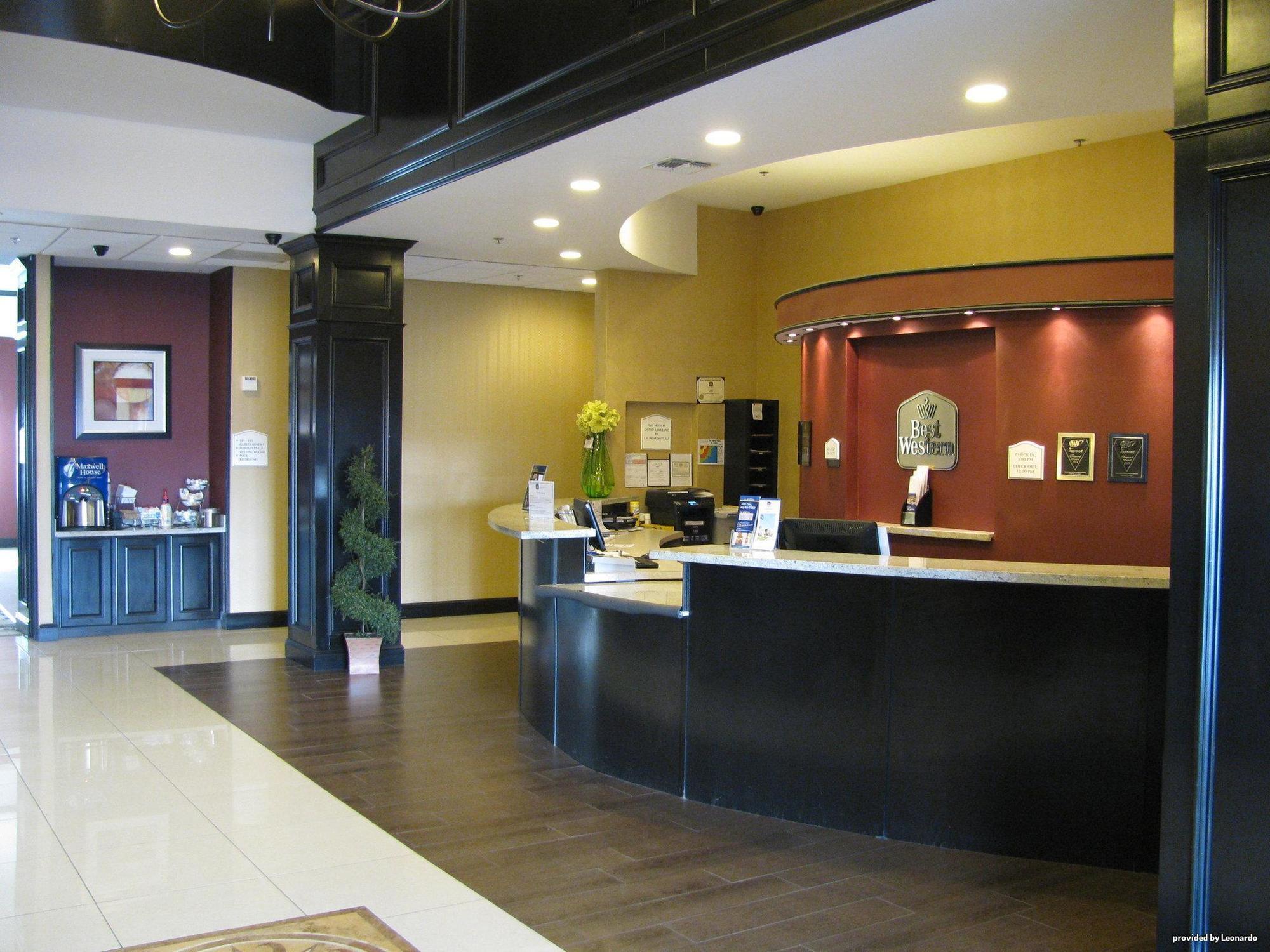 Red Roof Inn & Suites Лонгвю Екстериор снимка