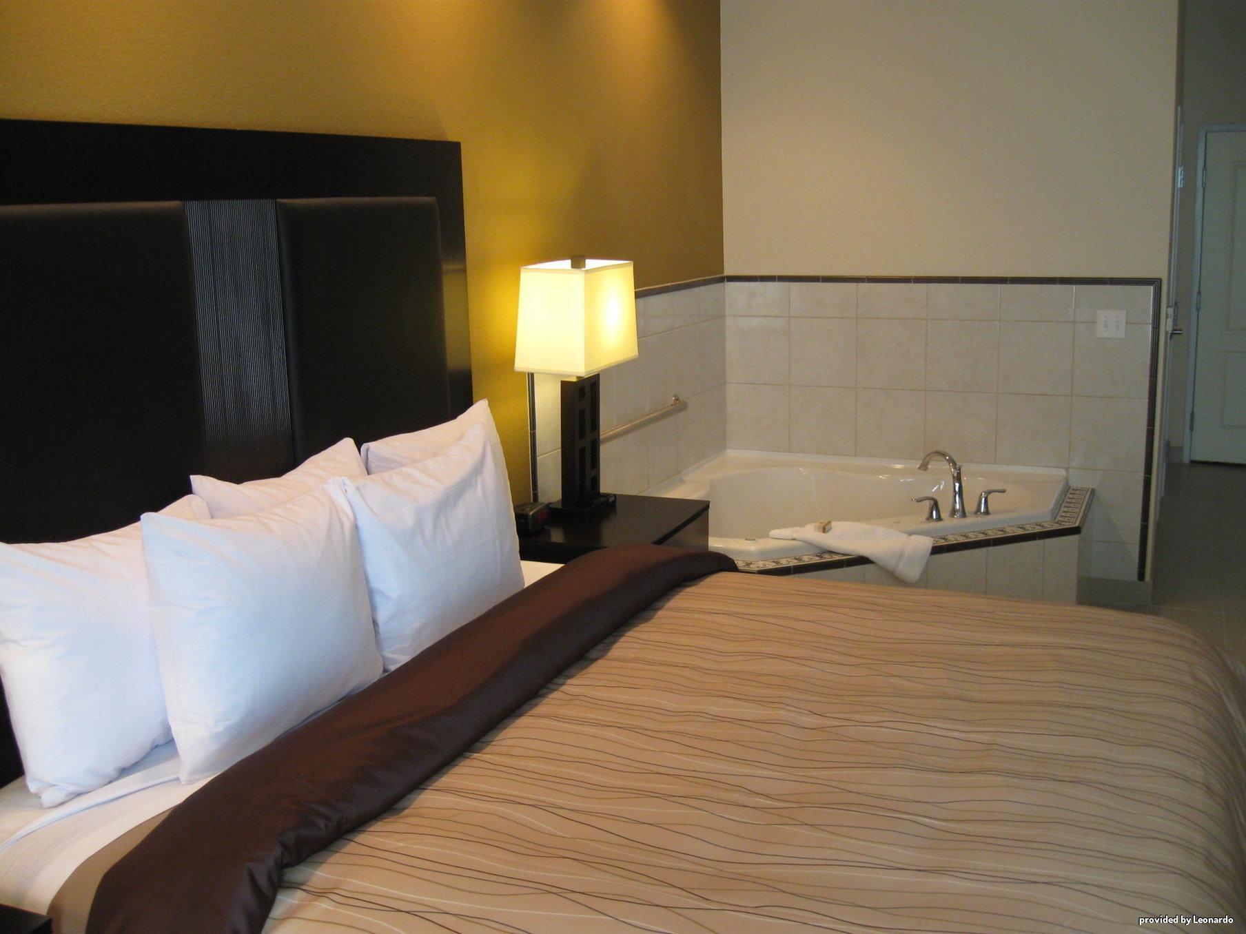 Red Roof Inn & Suites Лонгвю Стая снимка