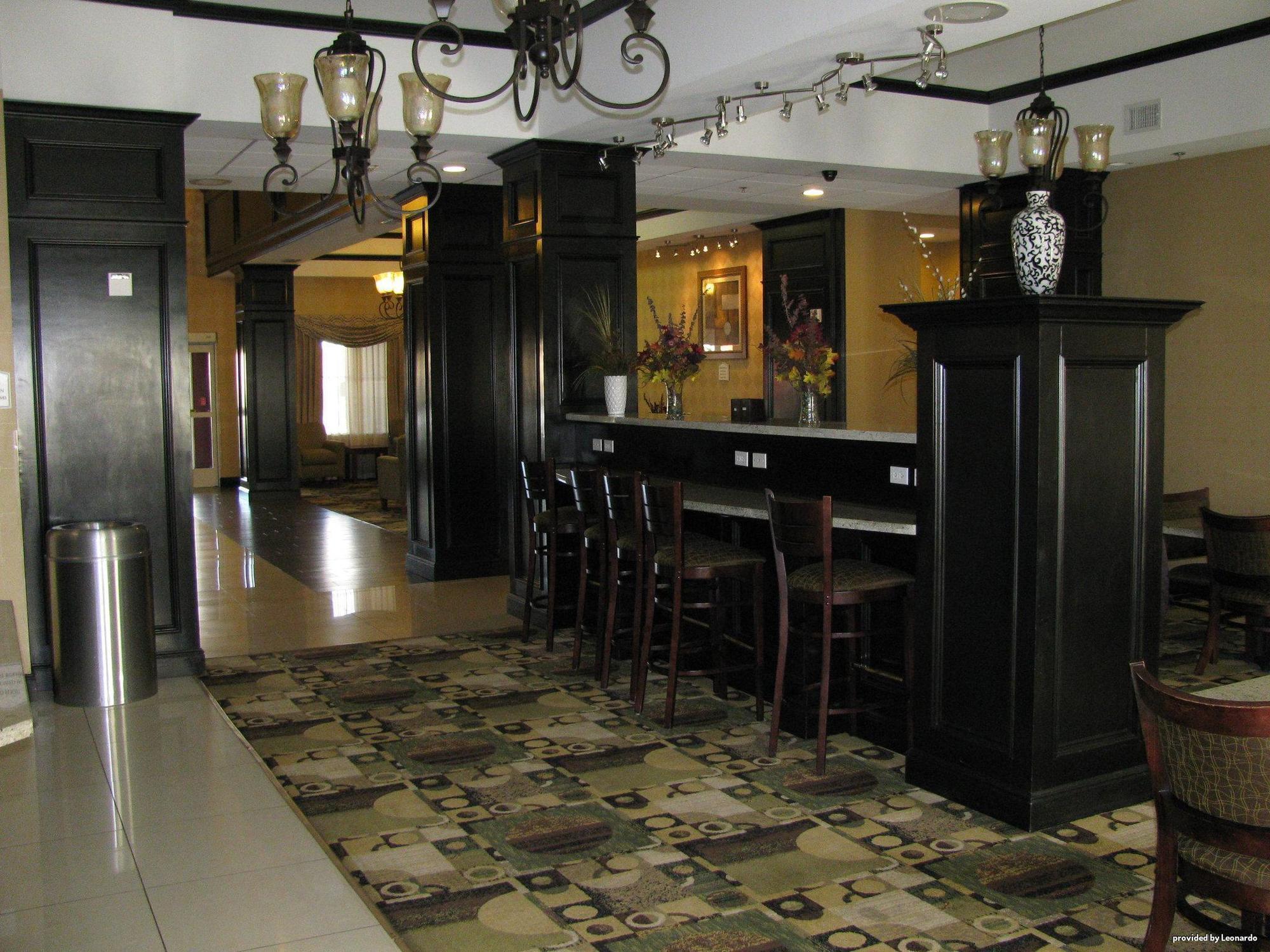 Red Roof Inn & Suites Лонгвю Екстериор снимка