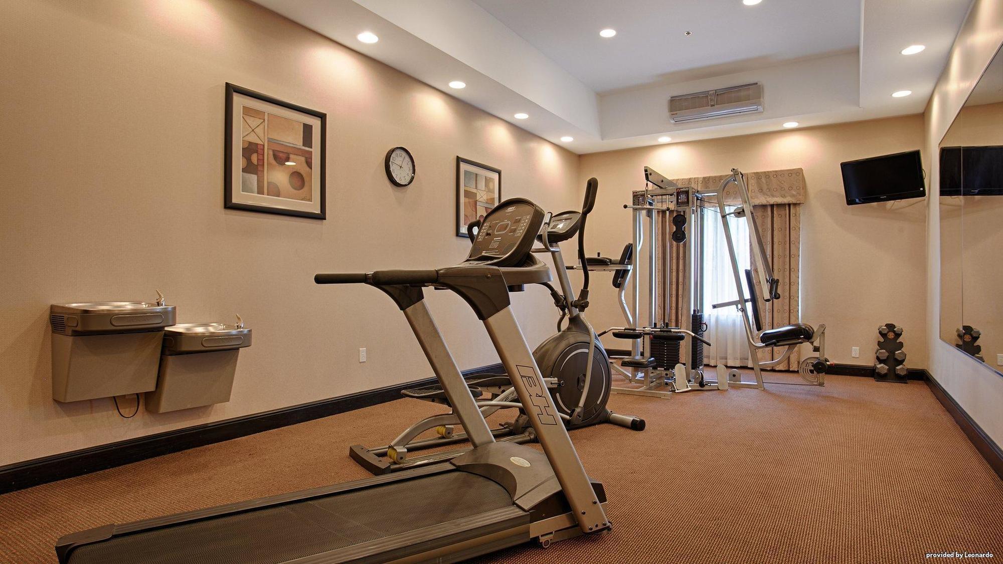 Red Roof Inn & Suites Лонгвю Екстериор снимка