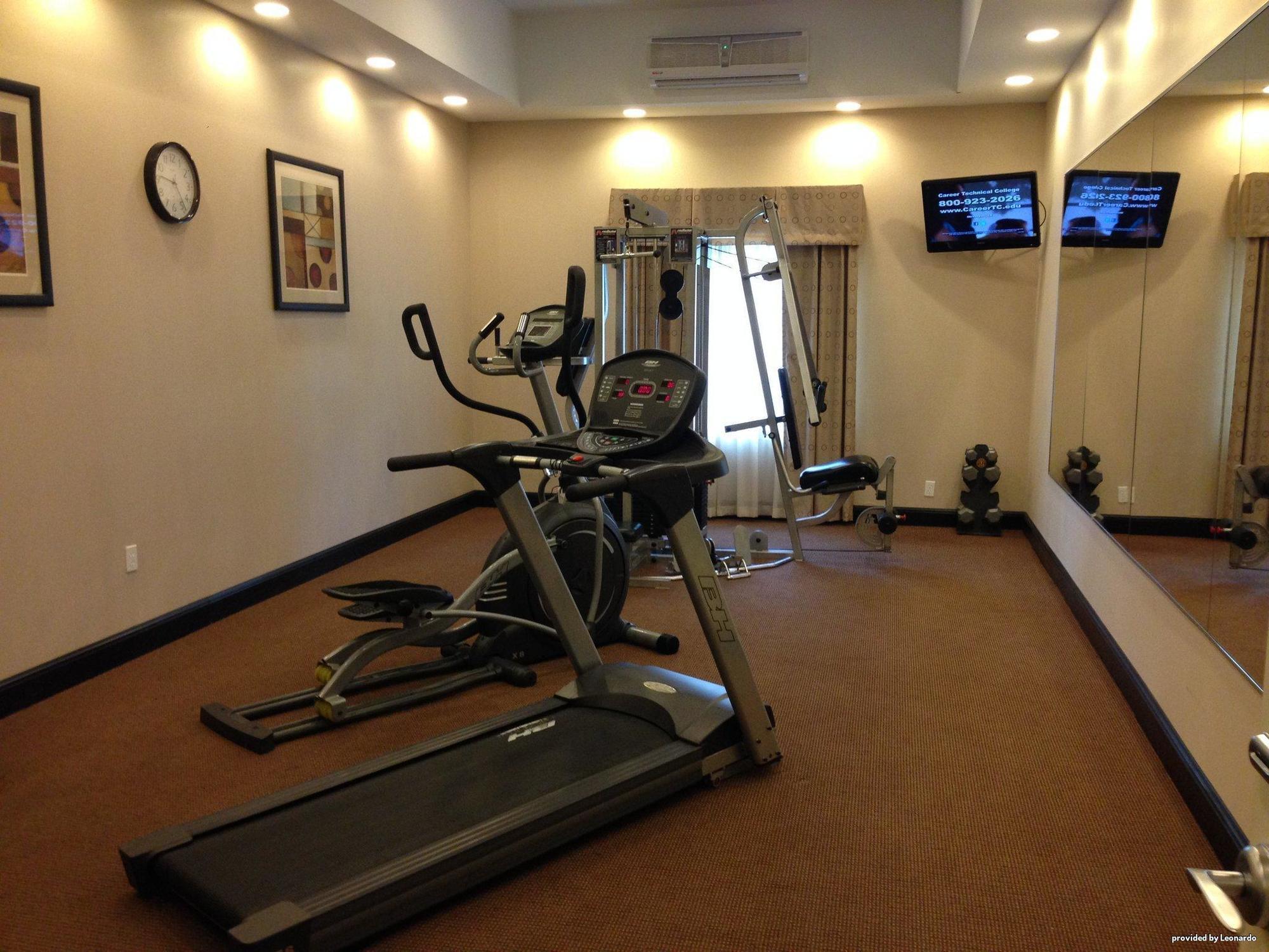 Red Roof Inn & Suites Лонгвю Екстериор снимка