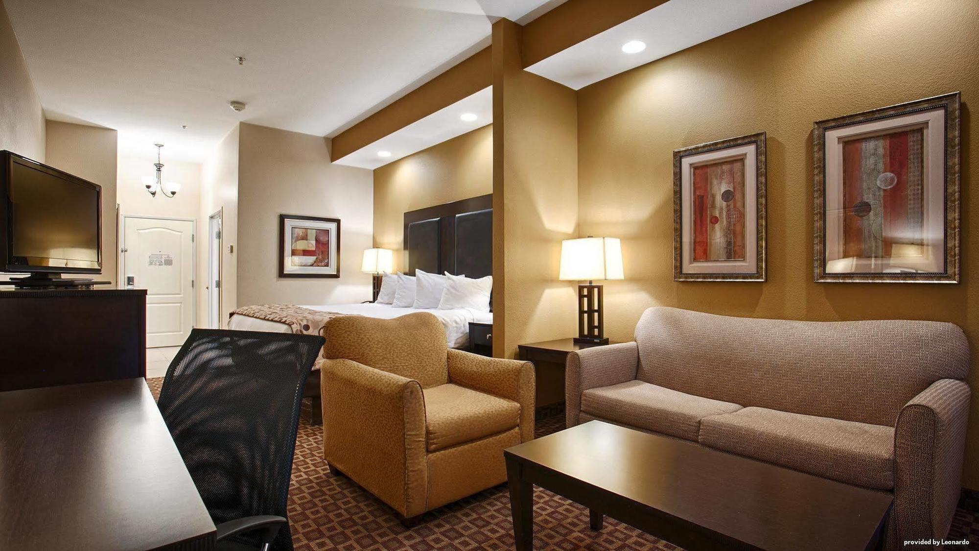 Red Roof Inn & Suites Лонгвю Екстериор снимка