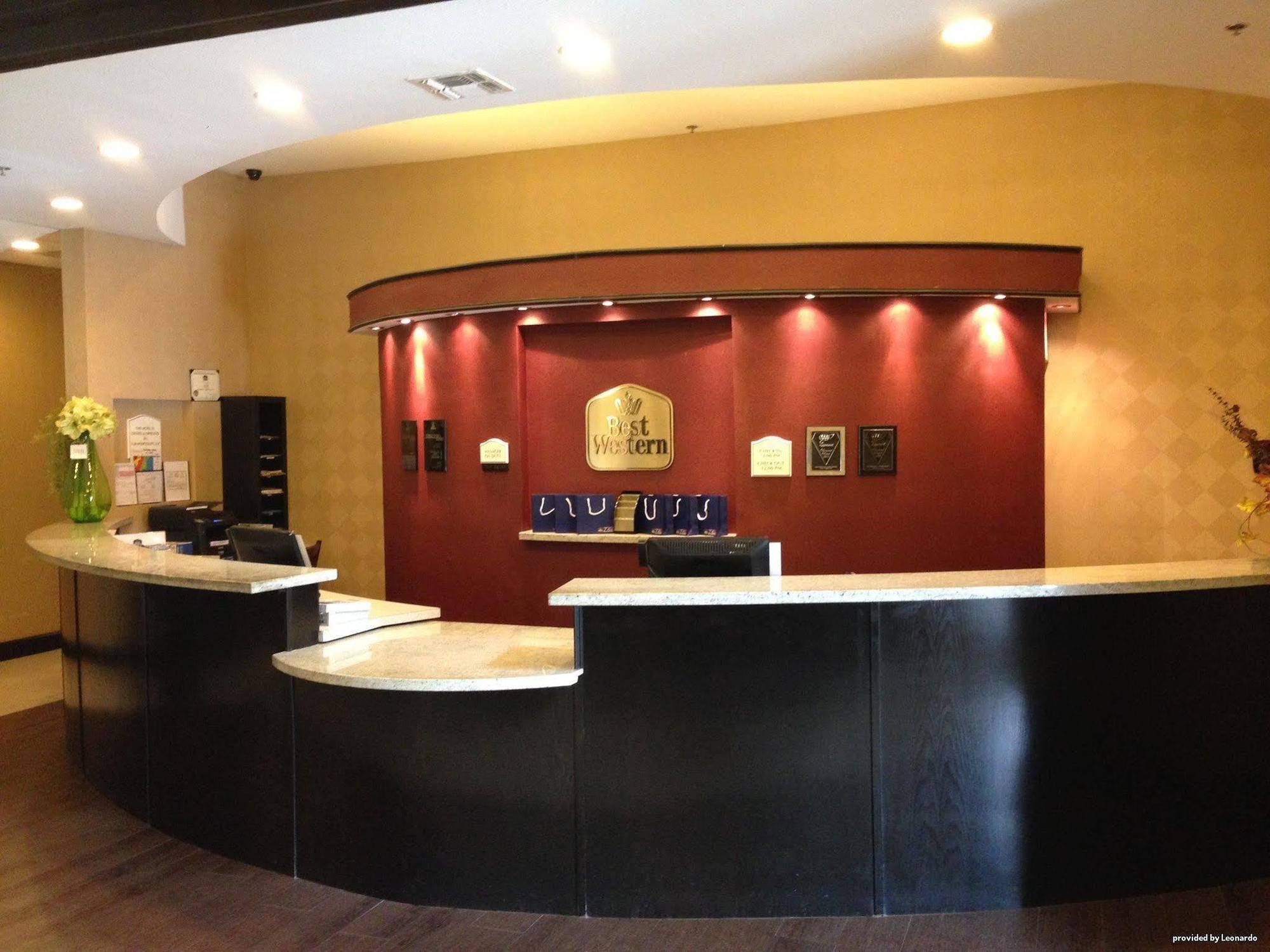 Red Roof Inn & Suites Лонгвю Екстериор снимка